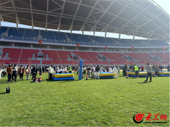 潍坊联通2024年员工运动会在潍坊市奥体公园启幕(图4)