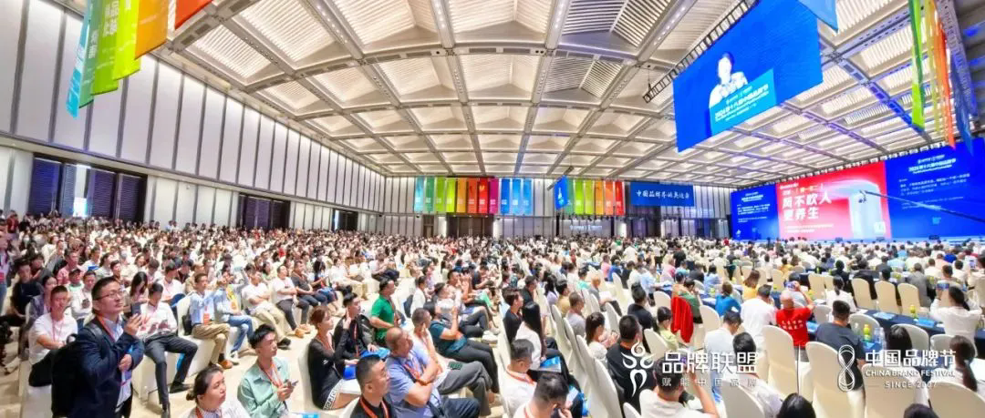 行业领军！优冠体育获2024中国品牌节塑胶跑道行业“金谱奖”(图2)